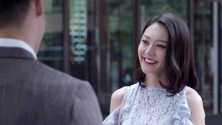 《趁我们还年轻》黄梦莹绝对是个感性的女孩子,这些眼神说明了一切