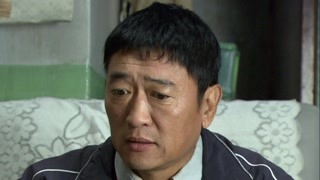 《永远一家人》大哥就埋怨乔卫平不给家里人走后门 大嫂理解他