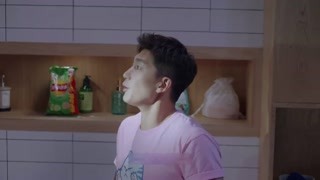 子涵發(fā)現(xiàn)國(guó)立偷看漫畫