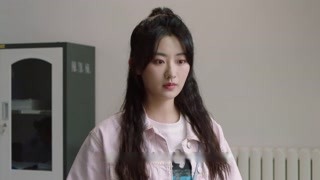 美女鼓起勇氣到派出所報案