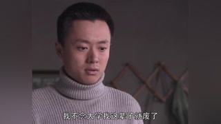 工厂不给男子开考大学证明，男子求助女友帮忙 #这世界很酷 #人活一张脸