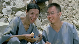 监狱服刑不碍找乐子