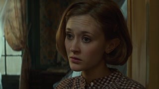 底片上的女人：女儿害怕长时间拍摄  父亲安慰让放松