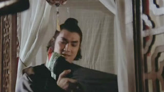 西门庆把玩潘金莲三寸金莲