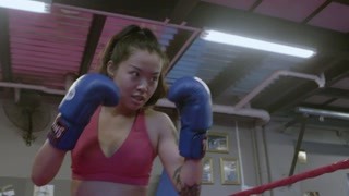 穿在身上的中国：柔弱女子竟热爱泰拳 时装编辑如此爱“偷窥”