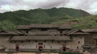 一旦不再有战火硝烟 这些土楼则成为了适合人类居留的住所