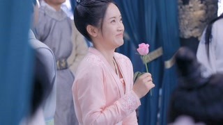 元宵戏中浪漫送花，戏外爆笑停不下来