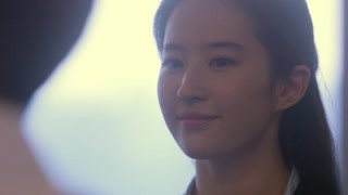 鄒雨江心瑤首次見面 絲毫不慌正宮氣場(chǎng)