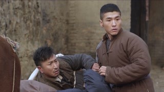 《东风破》余东风与老王等人险被发现 不过这小鬼子也太好骗了