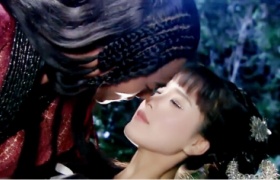 狐仙：小環和陶晉醉酒后荒野深情擁吻