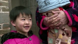 歪果仁大叔跟着春节的摩托大军去农村过年    纪录片都变成喜剧了