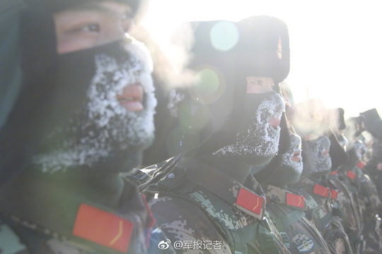 -25℃顶风冒雪 “00”后新兵蜕变“真正军人”(2) 第2页