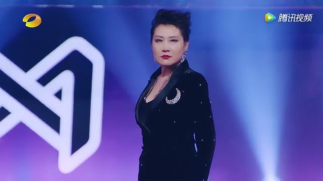 為了美拼了?張凱麗爆笑稱被腰封勒得想“吐”