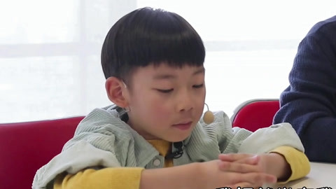 男孩写作业现“磨蹭神功” 孩子高效学习小妙招