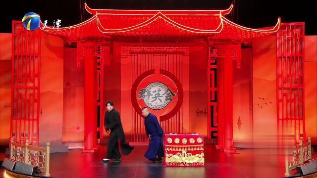 酒桌文化了解一下  董可飞跨界说相声《“投”其所好》