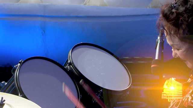 五旬“老北漂”爱上架子鼓，超燃架子鼓表演带你“重返青春”