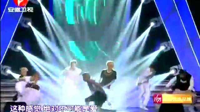 EXO组合演唱《WOLF》 变身狼人夜袭