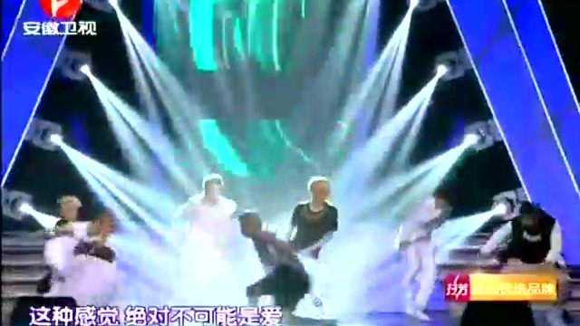 EXO組合演唱《WOLF》 變身狼人夜襲