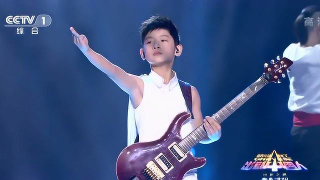 天才少年用吉他弹奏中国风作品《龙的传人》
