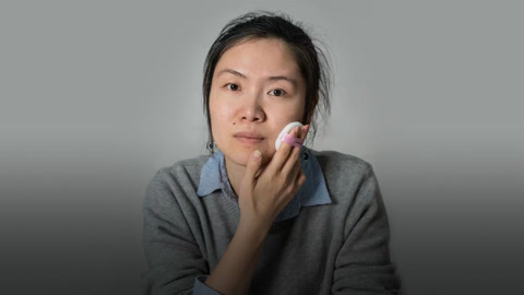她16岁失明，成中国第一位盲人化妆师