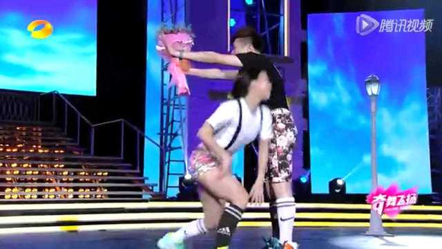 陈浩妖艳T台秀 引全场尖叫