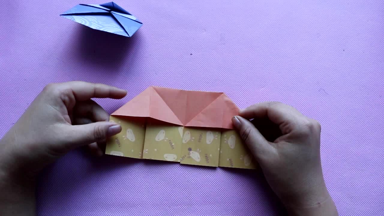 一张彩纸如何折出可爱、漂亮又实用的钱包