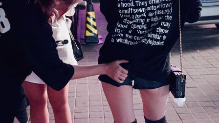 美女你屁股够翘吗 让我摸摸 16