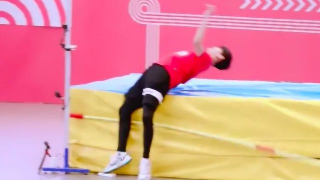 夏之光翟潇闻赵让爆笑比拼跳高，是在演小品吗？