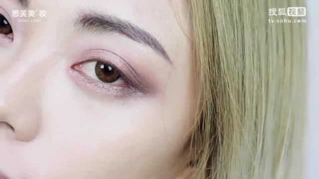 烟灰粉色冬妆-傻白甜外表掩不住潇洒气质|Jenny Crush&lt;思芙美妆APP&gt;