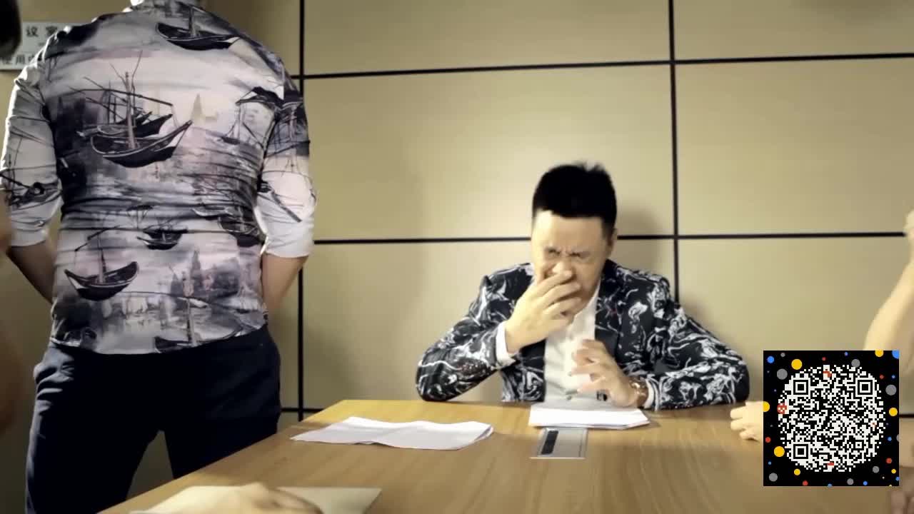 窮屌絲調戲女服務員，搞笑