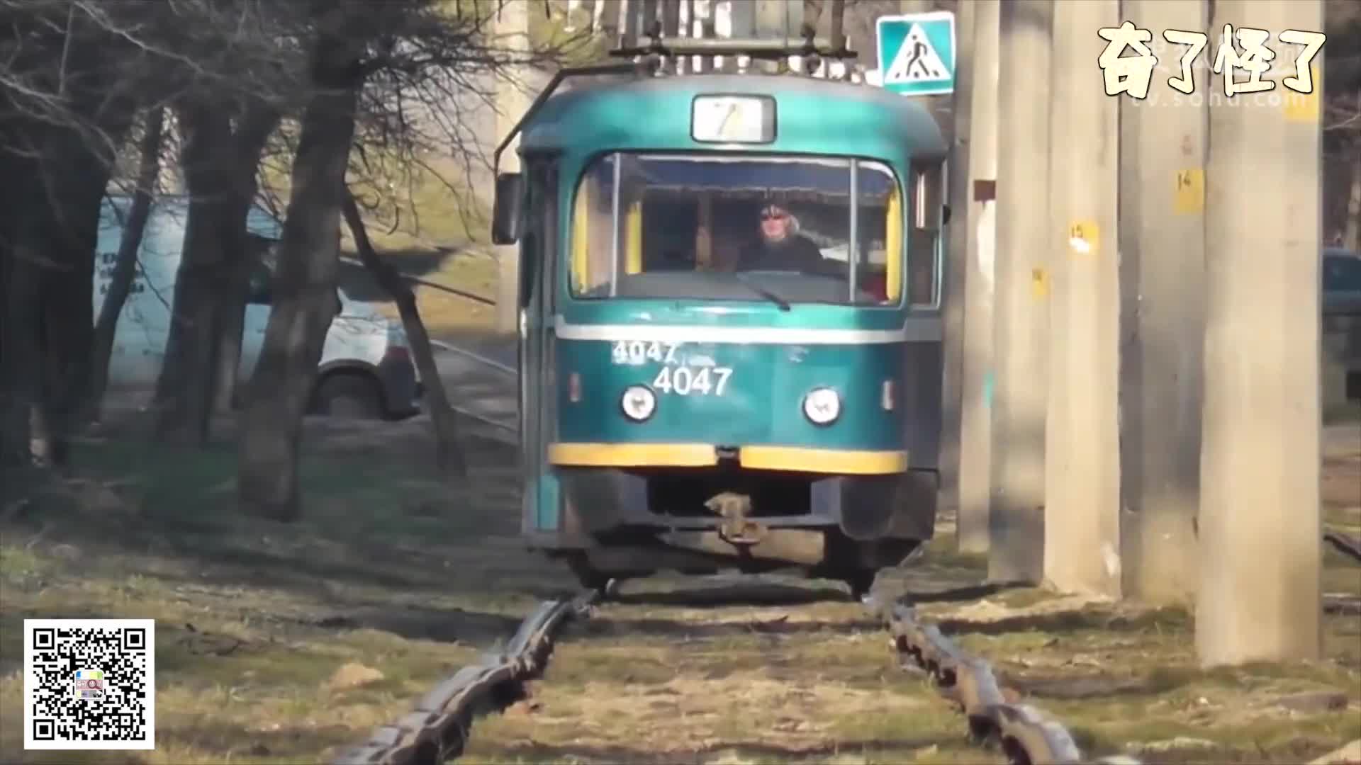 火車軌道扭曲成這樣竟然還在跑火車？看完只想為中國鐵路拍手叫好！