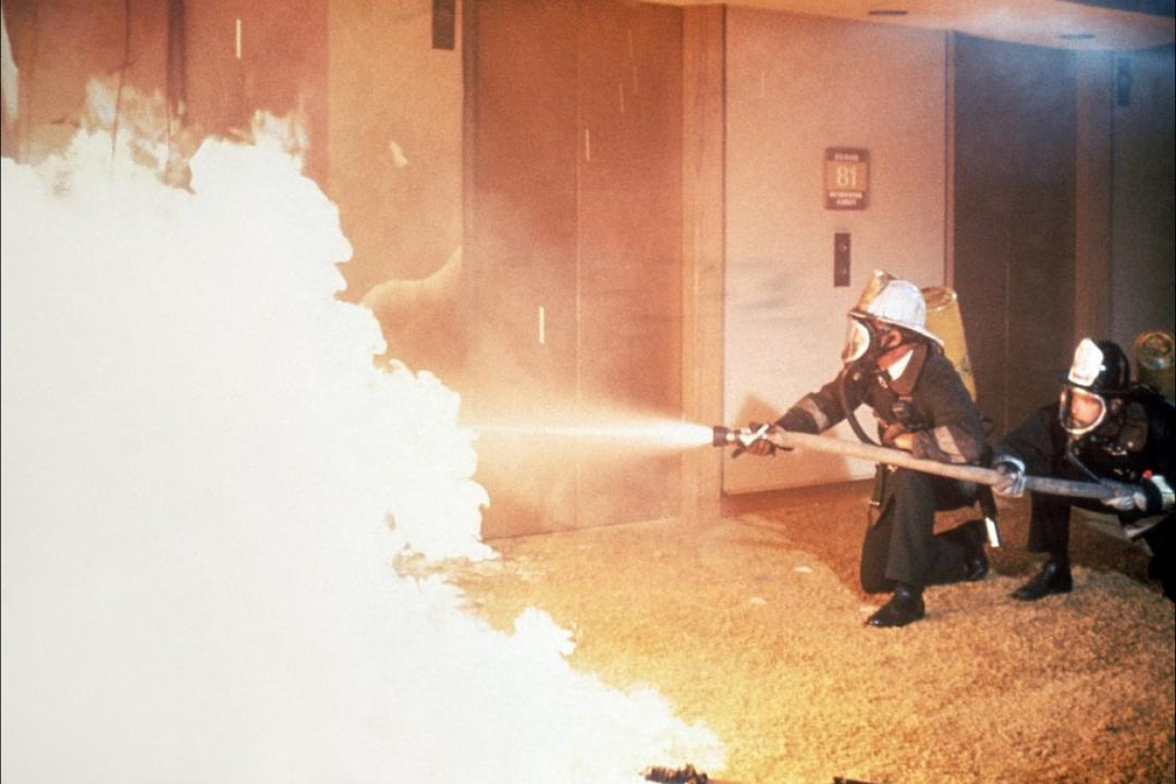 《火烧摩天楼》-高清电影-在线观看-搜狗影视