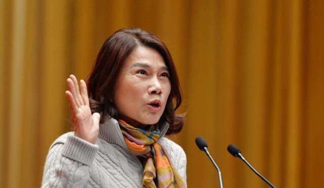 每年工资才8百万，她却为武汉捐出了1个亿