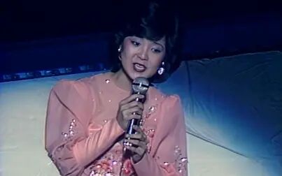 [图]1982 邓丽君伊丽莎白体育馆演唱会【高清修复】