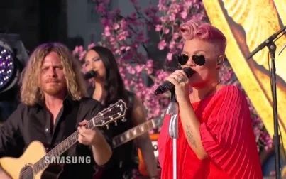 [图]【气场全开】P!nk - Just Like Fire(Live at Jimmy Kimmel)2016