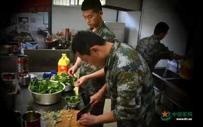 [图]当美食遇上军装 看舌尖上的军校