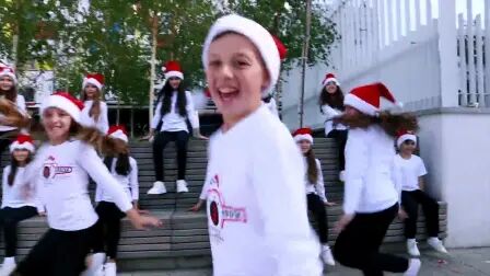 [图]Merry Christmas - Kids Dance Version 2019 Jingle Bells ( in public )