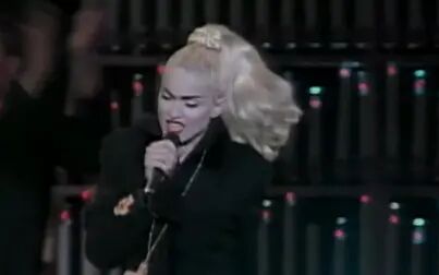 [图]【宛如祈祷】Madonna - Like a Prayer (Live 1990 Blond Ambition Tour)