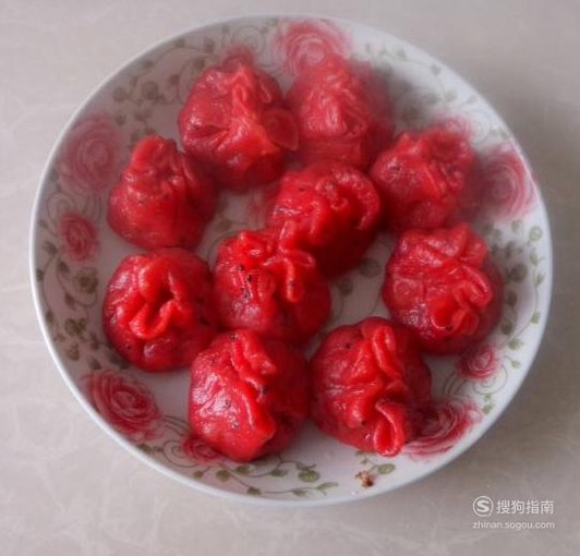 自做的火龙果饺子