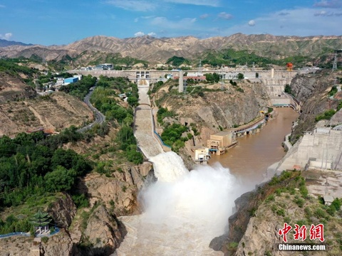 黄河源区持续降雨 刘家峡水库今年首次开闸泄洪(2) 第2页