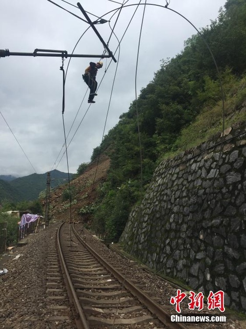 宝成线连续发生山体崩塌灾害已影响22趟列车(6) 第6页