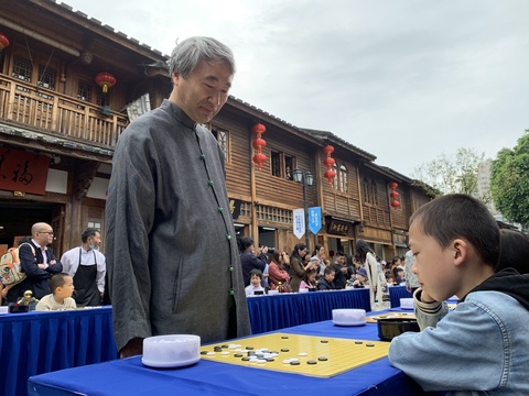 高清-吴清源杯指导棋快闪活动举行 女棋手靓丽出镜(7) 第7页