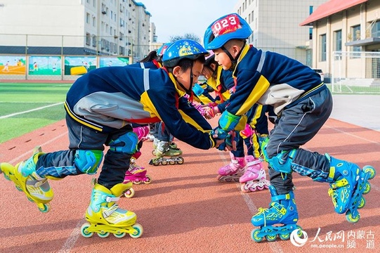 旱地冰雪运动火热校园(4) 第4页