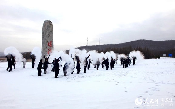 大兴安岭塔河县举办万人“泼水成冰”表演活动 第1页