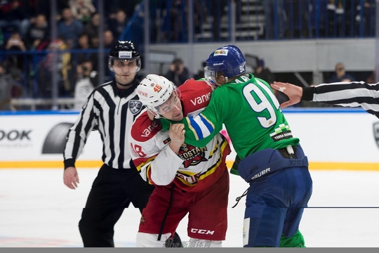 KHL万科龙客战火药味十足 第1页