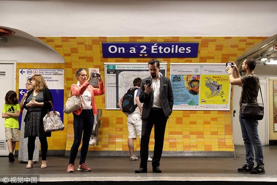 巴黎地铁换新标语:我们有两颗星了 第1页