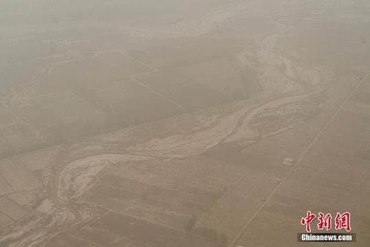 新疆阿克苏地区出现大面积沙尘天气(4) 第4页