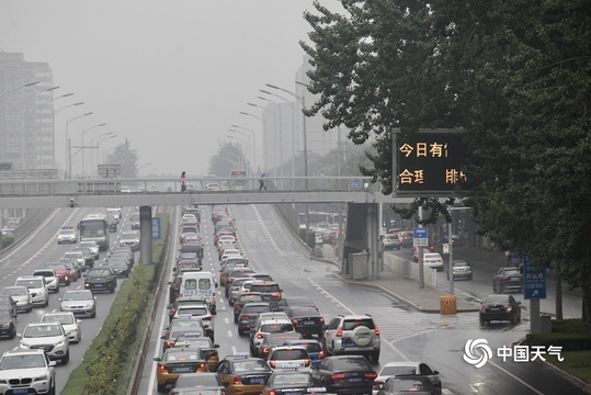 北京周一早高峰遇降雨 交通拥堵 第1页