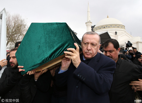 楼房倒塌致21人遇难 土耳其总统亲自抬棺 第1页
