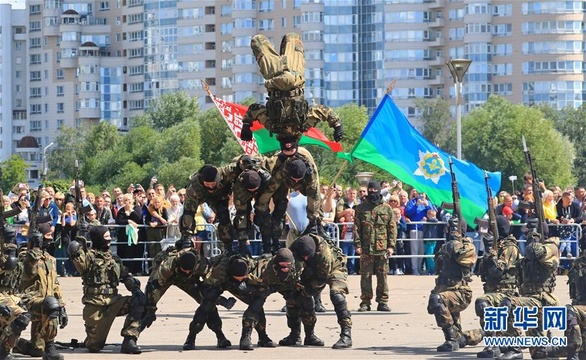 白俄罗斯迎接空降兵节 第1页